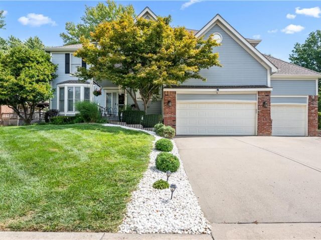 Homes for Sale in Gladstone, MO 64119 | 6909 N Bellefontaine Avenue