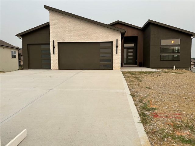 Homes for Sale in Kansas City, MO 64153 | 8309 NW 90th Street