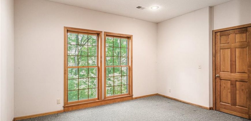 Homes for Sale in Parkville, MO 64152 | 5527  Oakdale Place