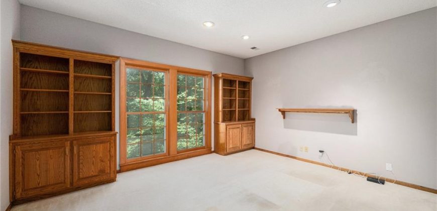 Homes for Sale in Parkville, MO 64152 | 5527  Oakdale Place
