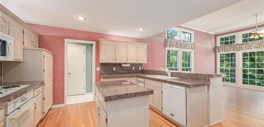 Homes for Sale in Parkville, MO 64152 | 5527  Oakdale Place