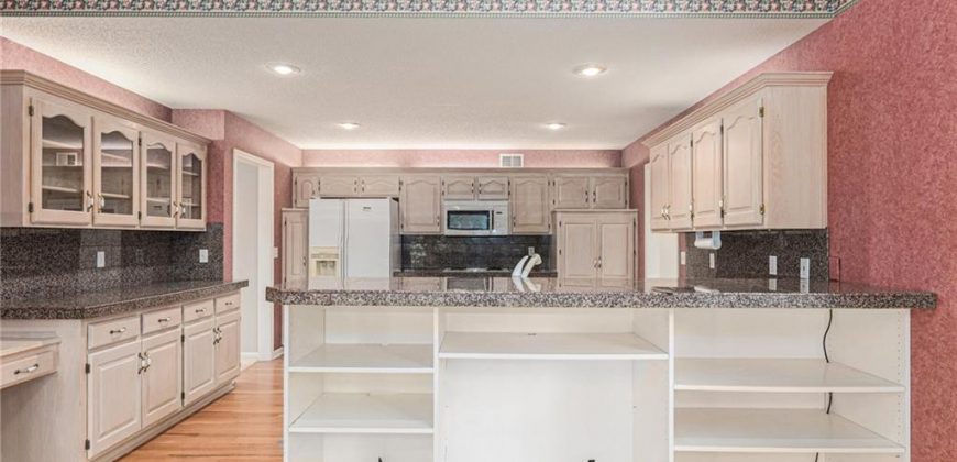 Homes for Sale in Parkville, MO 64152 | 5527  Oakdale Place