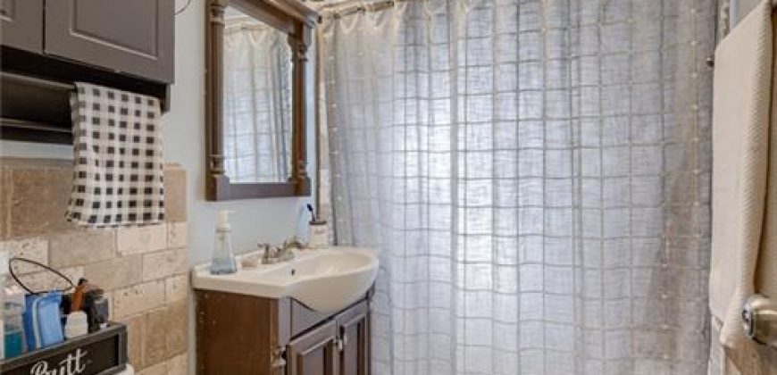 Homes for Sale in Kansas City, MO 64119 | 5637 N Smalley Avenue