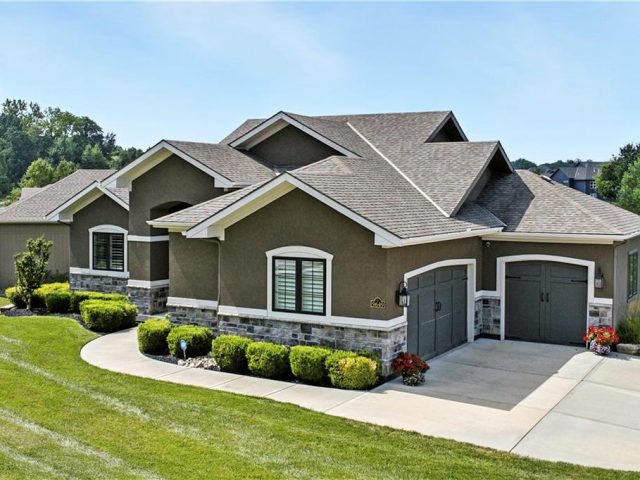 Homes for Sale in Parkville, MO 64152 | 9649  Apple Blossom Lane