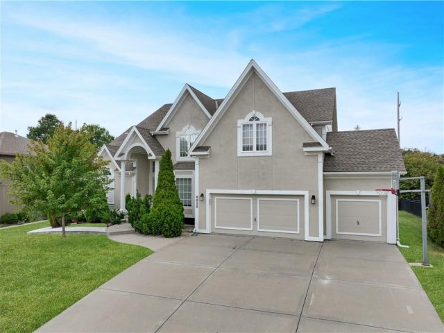 Homes for Sale in Kansas City, MO 64157 | 9020 N Oxford Avenue