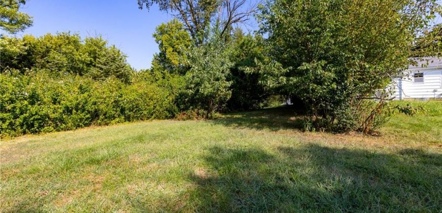 Homes for Sale in Pleasant Valley, MO 64068 | 7505  Oak Street