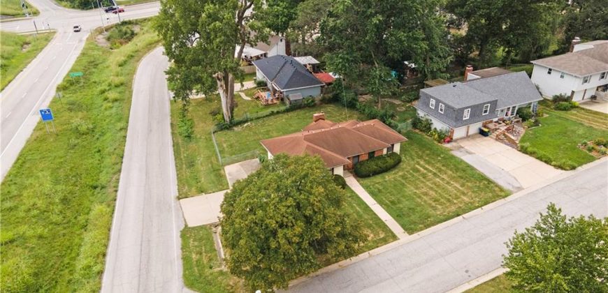 Homes for Sale in Kansas City, MO 64118 | 829 NW 69th Street