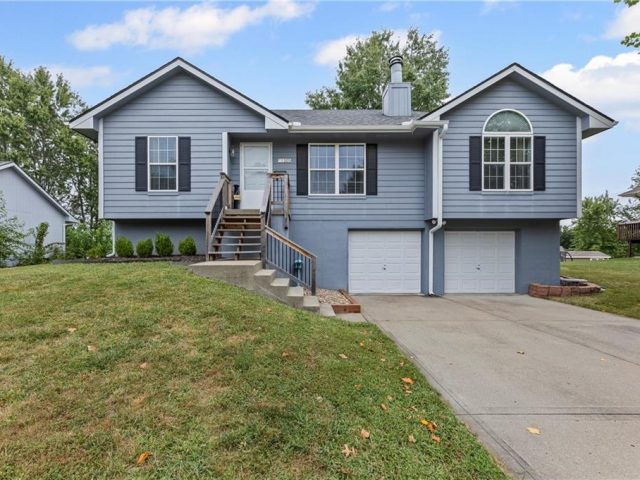 Homes for Sale in Kearney, MO 64060 | 1305  Stonecrest Drive