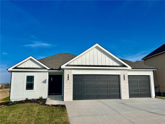 Homes for Sale in Liberty, MO 64068 | 1980  Longview Drive