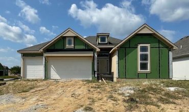 Homes for Sale in Parkville, MO 64152 | 7040 NW Forest Lakes Drive