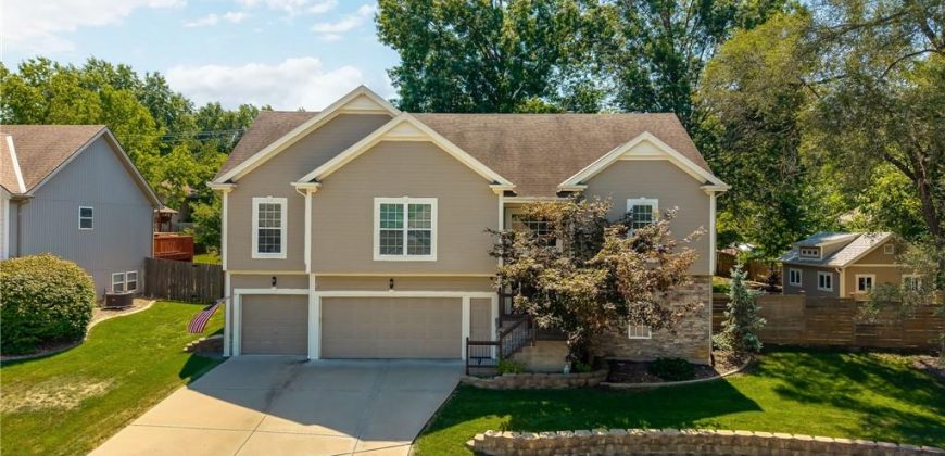 Homes for Sale in Gladstone, MO 64118 | 1701 NE 70th Street