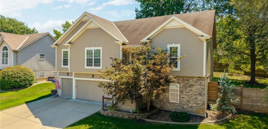 Homes for Sale in Gladstone, MO 64118 | 1701 NE 70th Street