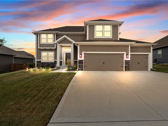 Homes for Sale in Kansas City, MO 64156 | 11016 N Crystal Avenue