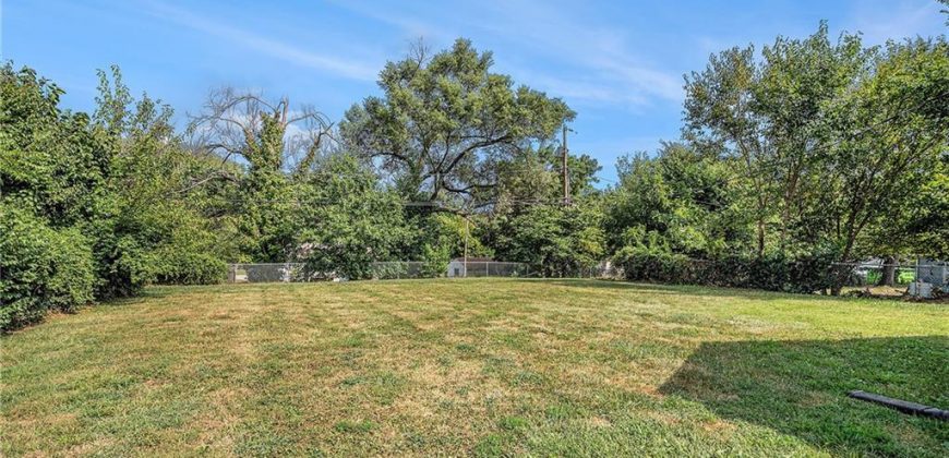 Homes for Sale in Gladstone, MO 64118 | 5807 N Howard Avenue