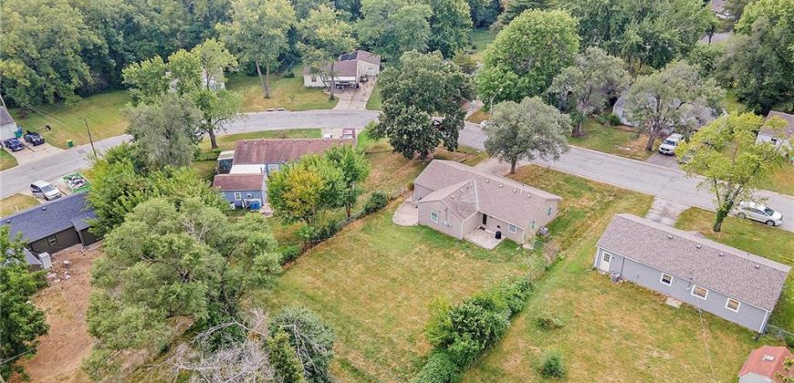 Homes for Sale in Gladstone, MO 64118 | 5807 N Howard Avenue