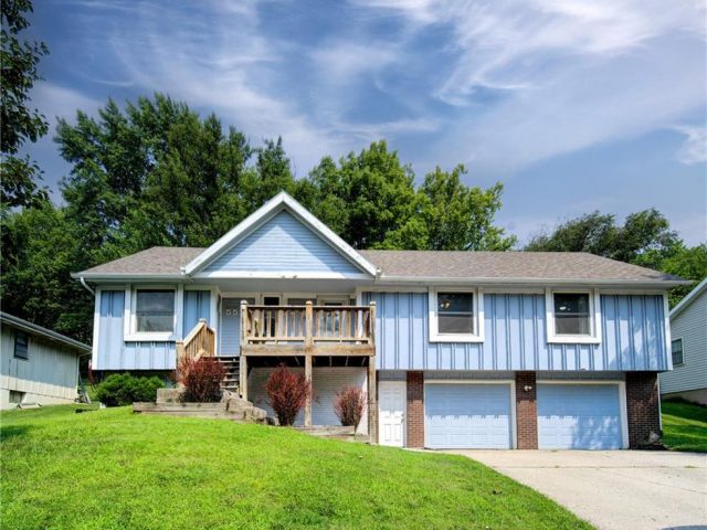 Homes for Sale in Kansas City, MO 64152 | 5510 NW Seminole Drive