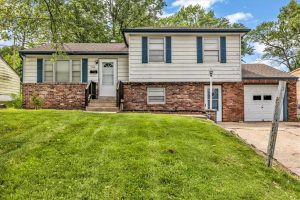 7920-NE-San Rafael-Drive-mls-2566107-image-1