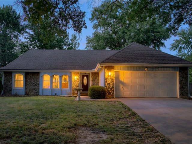 Homes for Sale in Kansas City, MO 64155 | 1012 NE 99th Street