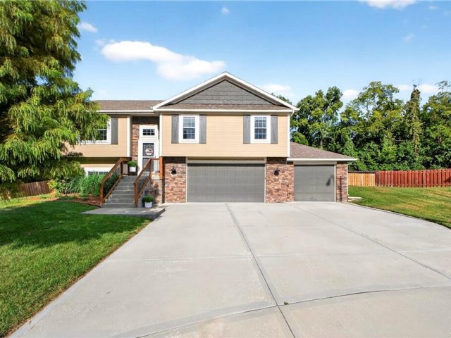 Homes for Sale in Riverside, MO 64150 | 3412 NW 50th Street