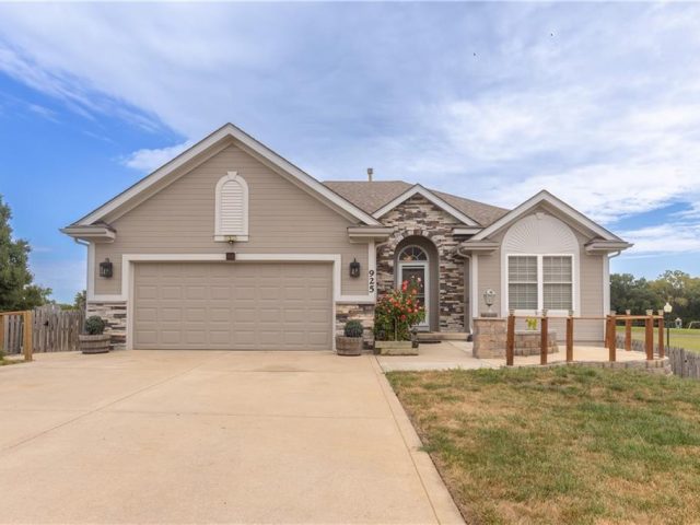 Homes for Sale in Kearney, MO 64060 | 925  Porter Ridge