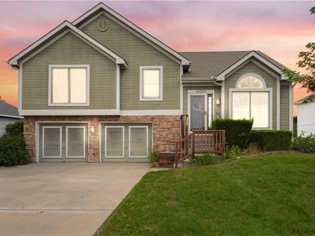 Homes for Sale in Kansas City, MO 64155 | 10927 N Madison Avenue