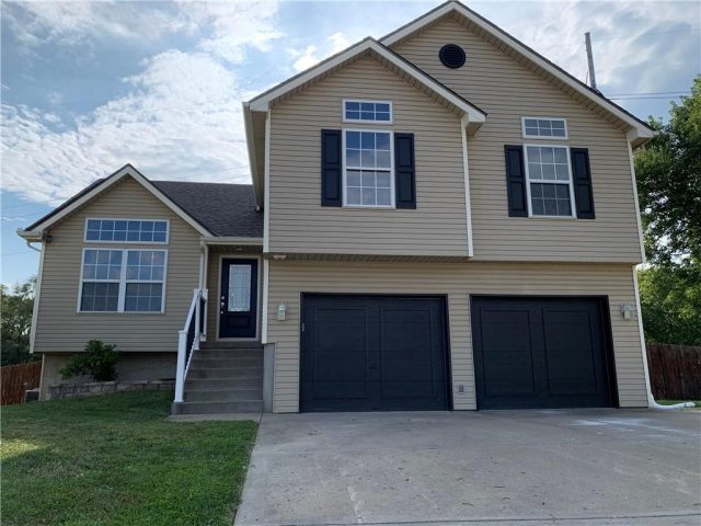 Homes for Sale in Kansas City, MO 64154 | 8524 N Ava Avenue