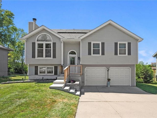 Homes for Sale in Kansas City, MO 64155 | 10222 N Central Street