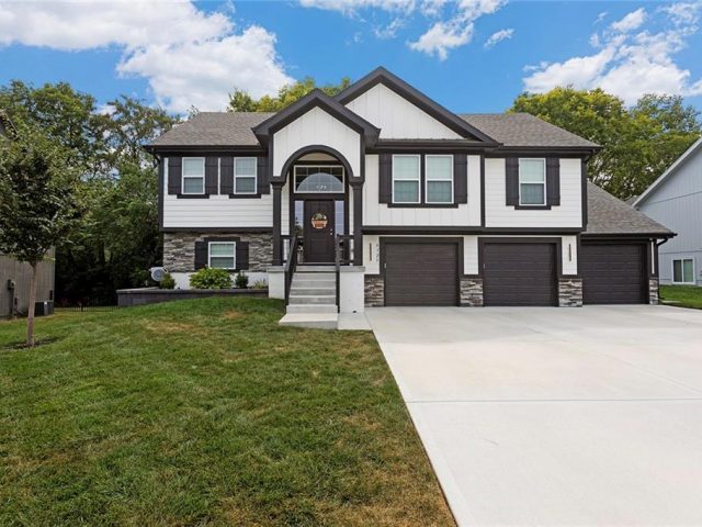 Homes for Sale in Kansas City, MO 64156 | 6125 NE 118th Street