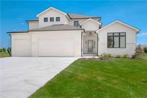 2003--Foxtail-Point-mls-2545800-image-1