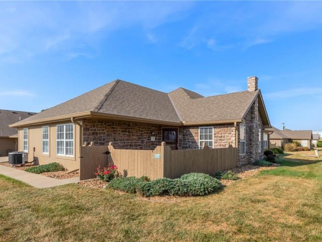 Homes for Sale in Gladstone, MO 64118 | 704 NE 65th Terrace