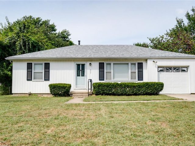 Homes for Sale in Kansas City, MO 64117 | 4246 N Lister Avenue