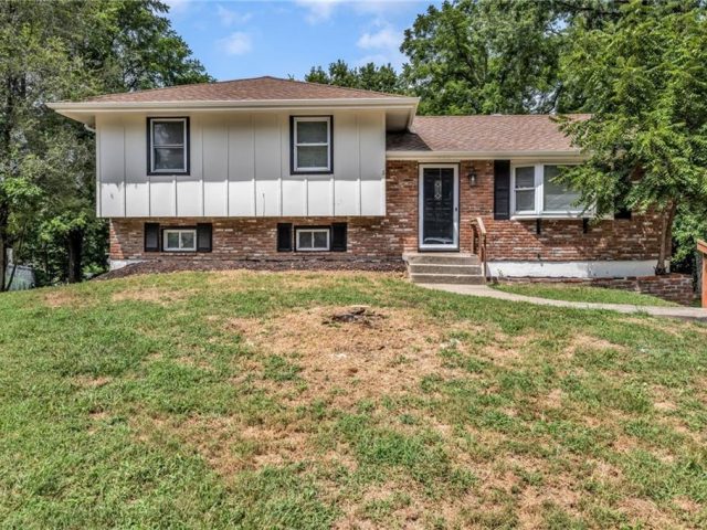 Homes for Sale in Kansas City, MO 64118 | 1620 NW 66th Terrace