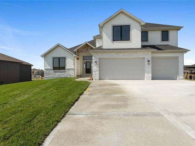 Homes for Sale in Kearney, MO 64060 | 13703  Clover Court