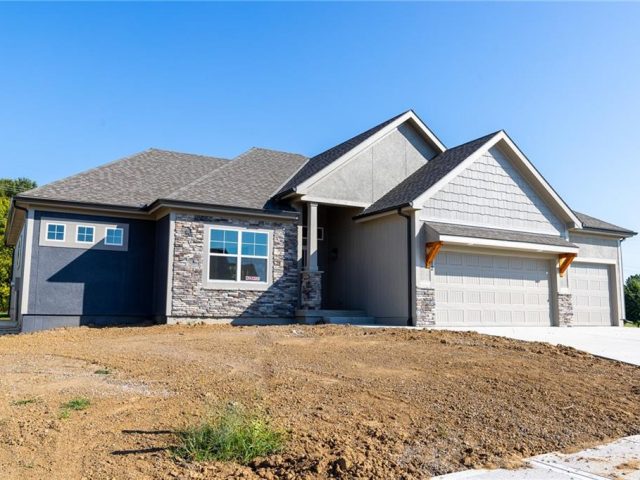 Homes for Sale in Kansas City, MO 64155 | 10437 N Highland Place