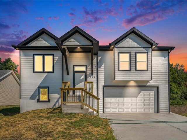 Homes for Sale in Smithville, MO 64089 | 523  Hawthorne Street