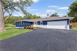 2400-NE-43rd-Street-mls-2571803-image-1
