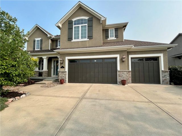 Homes for Sale in Kansas City, MO 64155 | 2827 NE 102nd Terrace