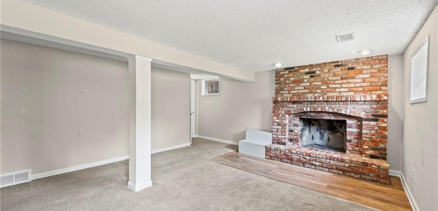Homes for Sale in Kansas City, MO 64151 | 5026 NW Woody Creek Lane