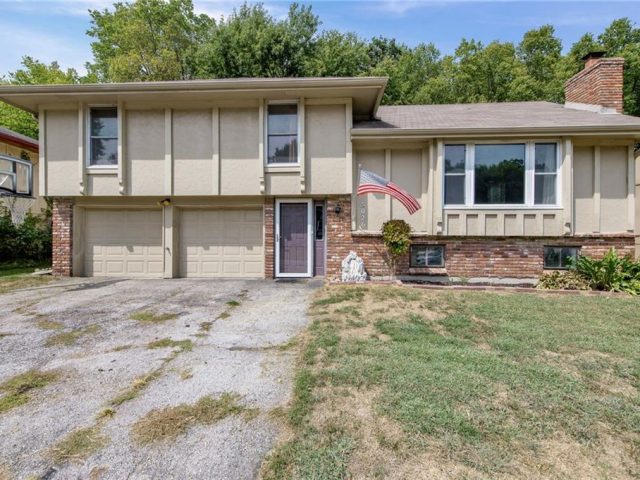 Homes for Sale in Kansas City, MO 64151 | 5026 NW Woody Creek Lane