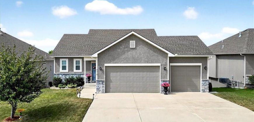 Homes for Sale in Kansas City, MO 64154 | 9518 N Lenox Place