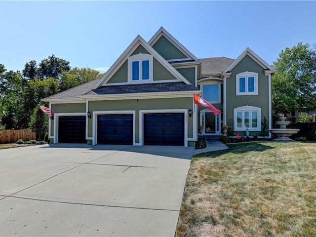 Homes for Sale in Kansas City, MO 64119 | 6800 N Charleston Drive