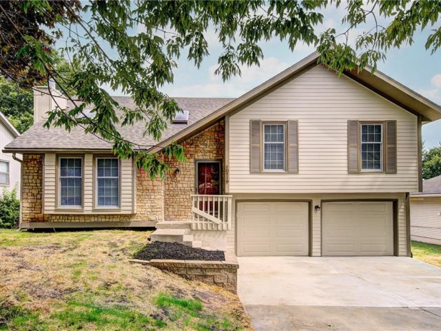Homes for Sale in Kansas City, MO 64155 | 10119 N WYANDOTTE Street