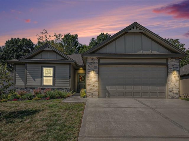 Homes for Sale in Kearney, MO 64060 | 208 S MARIMACK Court