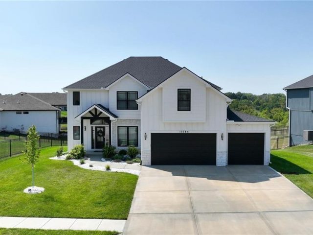 Homes for Sale in Parkville, MO 64152 | 13785 NW 71st Street