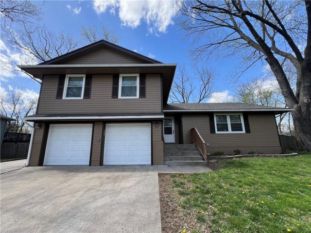 Homes for Sale in Kansas City, MO 64155 | 11018 N Kenwood Avenue