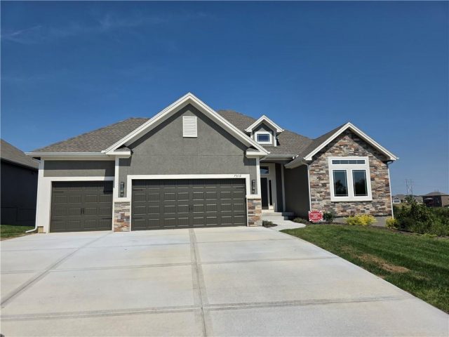 Homes for Sale in Kansas City, MO 64156 | 7012 NE 102nd Court