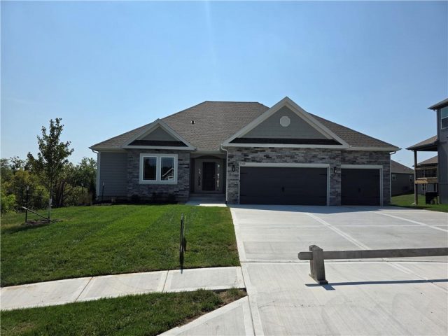 Homes for Sale in Kansas City, MO 64156 | 7009 NE 102nd Court