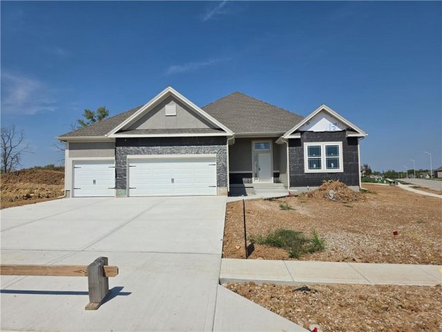 Homes for Sale in Kansas City, MO 64156 | 6938 NE 102nd Street