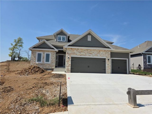 Homes for Sale in Kansas City, MO 64156 | 10204 N Winchester Avenue