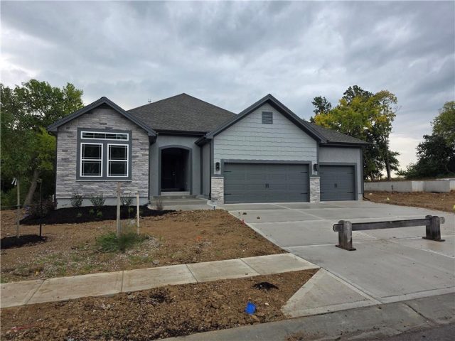 Homes for Sale in Kansas City, MO 64154 | 9435 N Belton Avenue